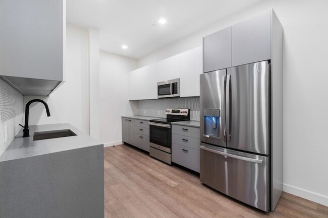 Building Photo - 217 Essex St Unit 302