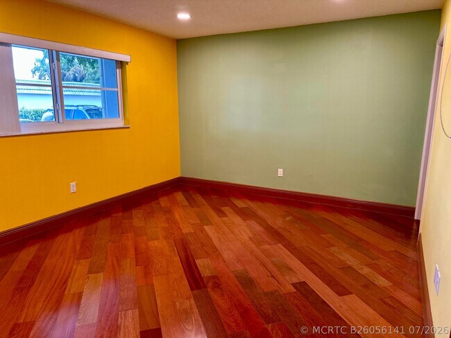 Photo - 2886 Fernley Dr E