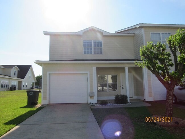 Building Photo - 22 Courtyard Way Unit 1