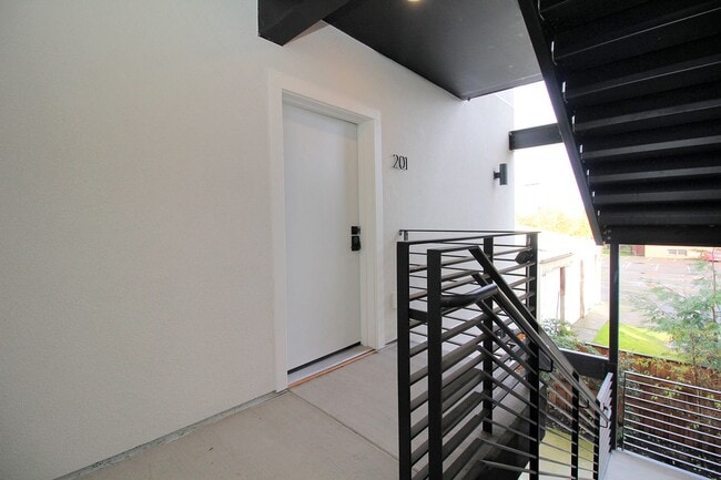 Photo - 7530 N Richmond Ave Unidad 201