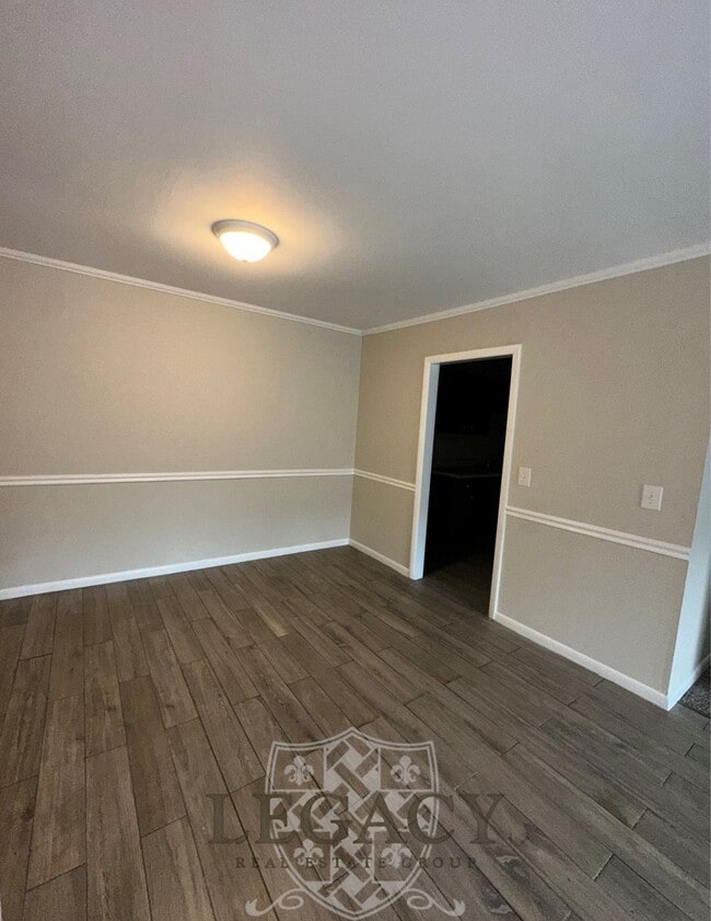 Photo - 370 Wallace Rd