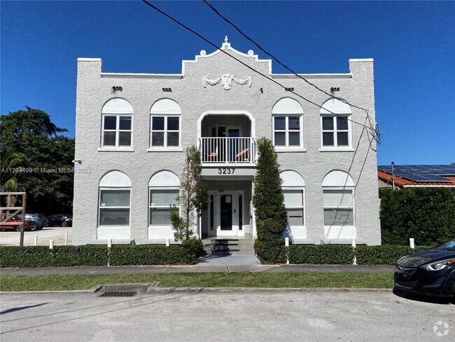 Building Photo - 3237 SW 4th St Unit 1 Rental