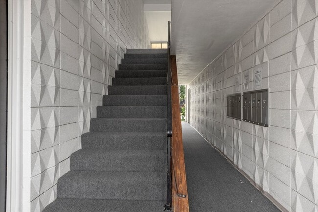 Photo - 10421 Briarbend Dr Unit 10