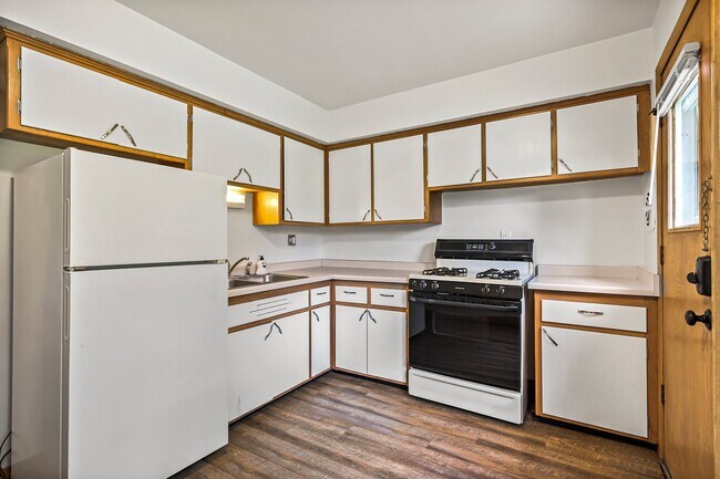 1424 E Main St, Watertown, WI 53094