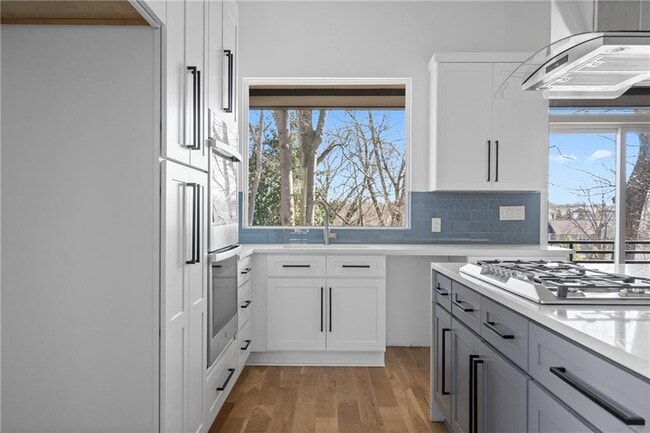 Photo - 147 Hutchinson St NE