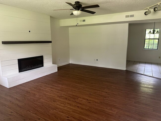 Photo - 73 Lavaughn Dr