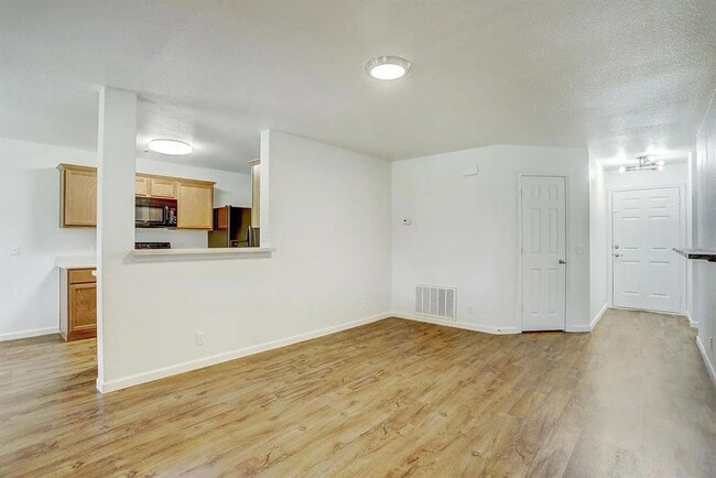 Photo - 207 Tolcarne Dr