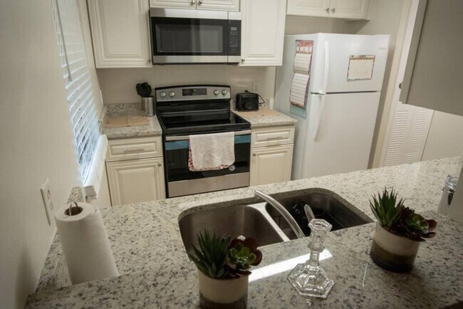 7350 Oak Meadows Cir