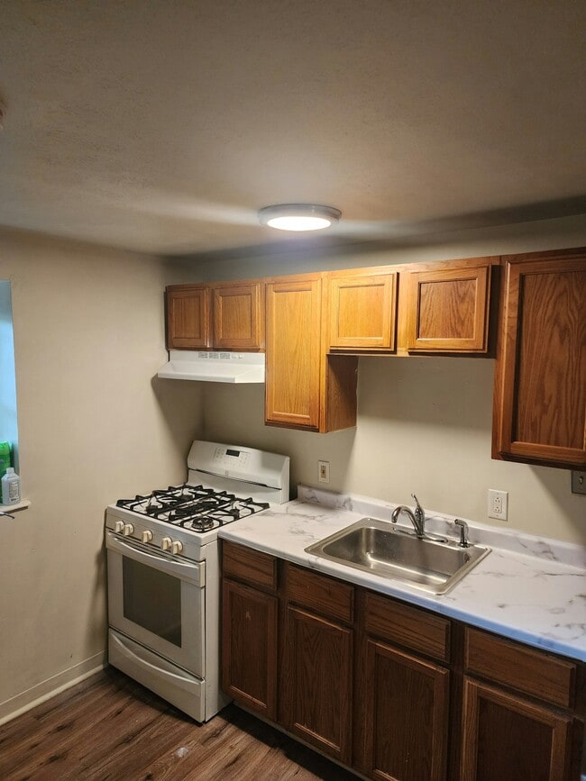 Photo - 5 E Division St