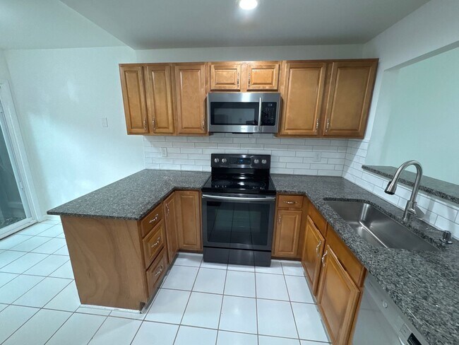 Photo - Charming 3-Bedroom Townhome in Quiet Antio...