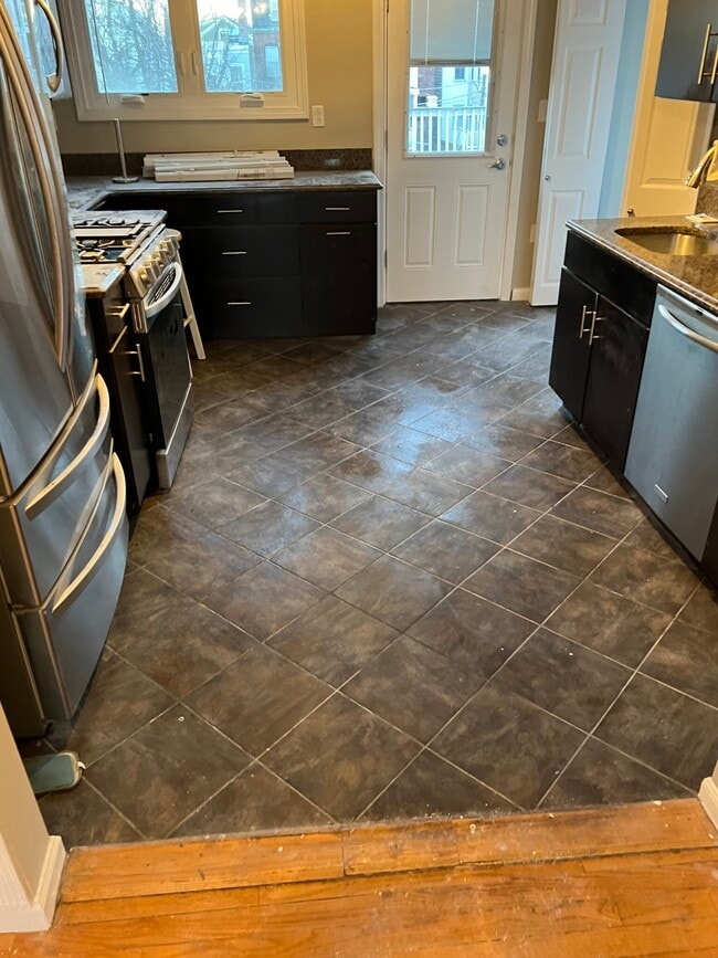 Photo - 659 E 4th St