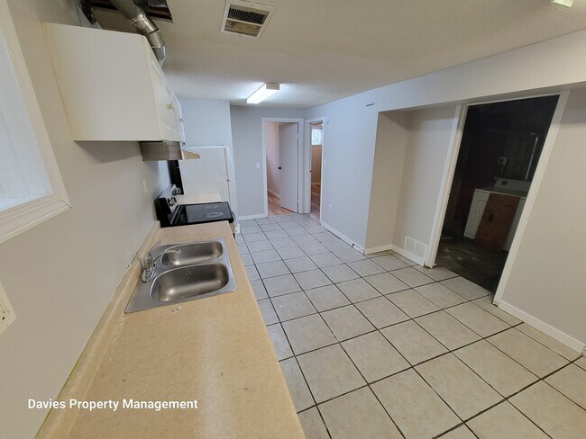 Photo - 10316-10156 156 St NW