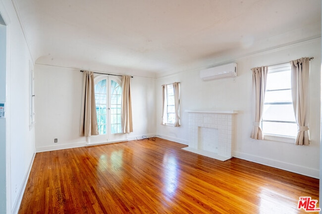 Photo - 162 S Berendo St