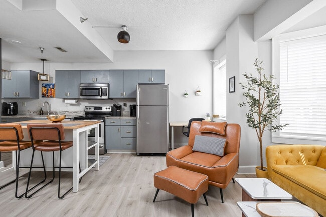 Building Photo - 230 E 9th St Unit ID1303779P Rental
