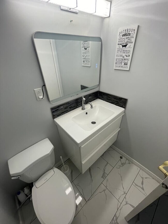 Photo - 407 Keats Way