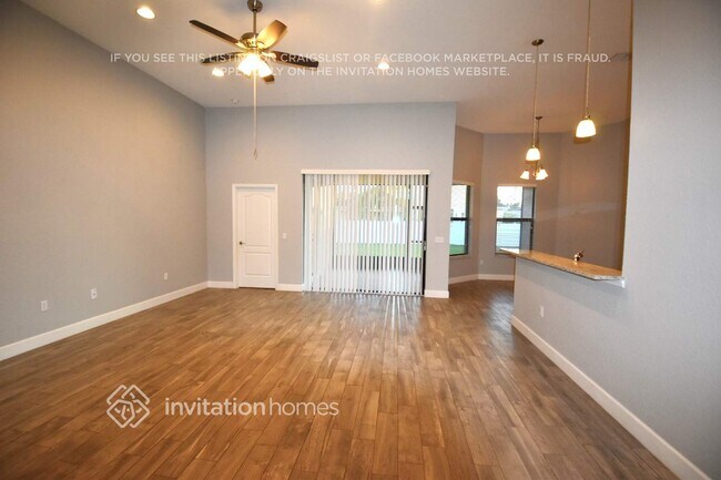 Photo - 2861 Whitney St