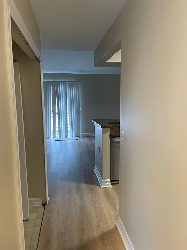 Entry - 2872 Davison Ave Unit 2872