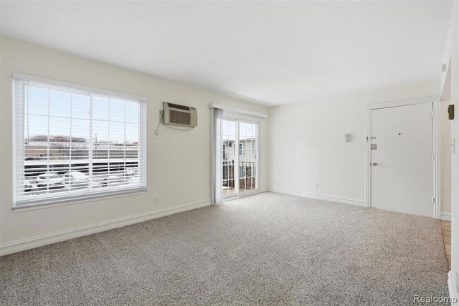 Photo - 8188 24 Mile Rd Unidad 32