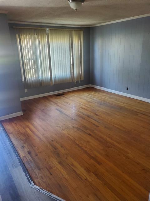 Photo - 215 Swanson Dr NW