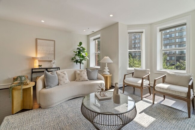 Building Photo - $1000 Move-in Credit! 2bd 2ba Condo with W...