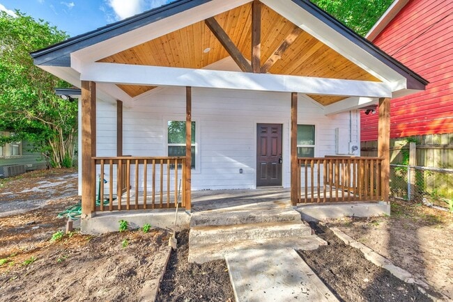 Photo - 711 Staitti St