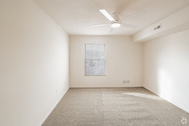 1BD, 1BA - 928SF - Bedroom