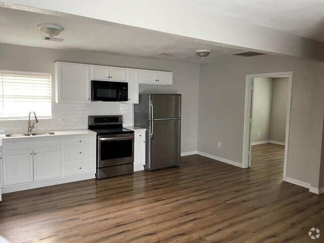 Building Photo - 1308 Genova St Rental