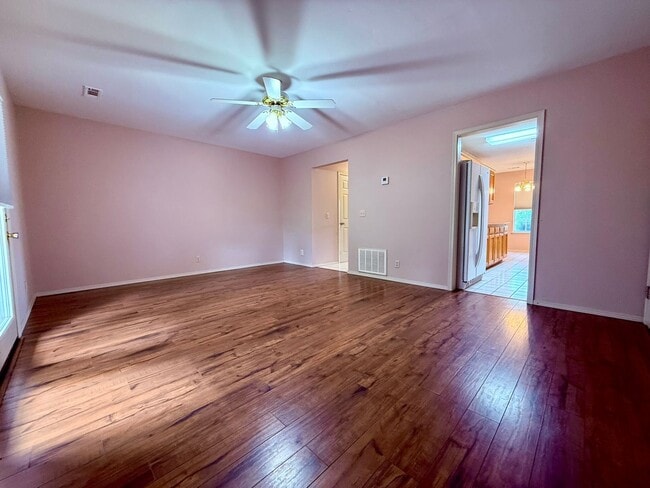 1404 Camellia Dr