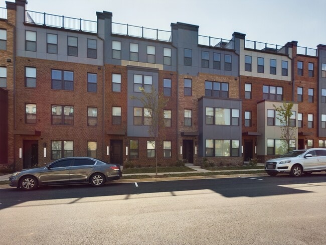 Photo - 43801 Middleway Ter