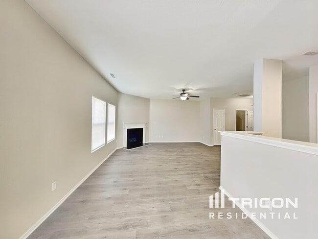 Photo - 964 Willow Creek Dr