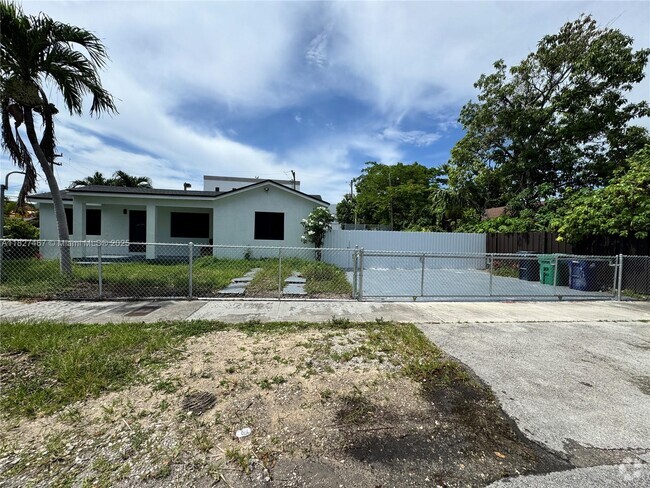 Building Photo - 6791 SW 25th St Rental