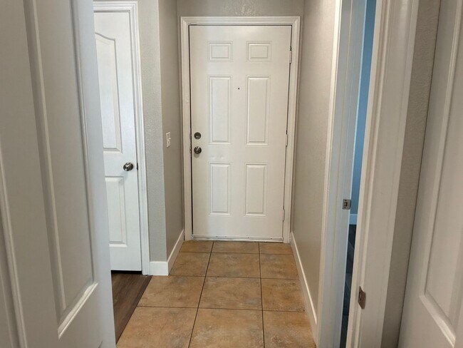 Photo - Condo 3 bedrooms 2 bathrooms 1 car garage gated subdivision. Unidad 201