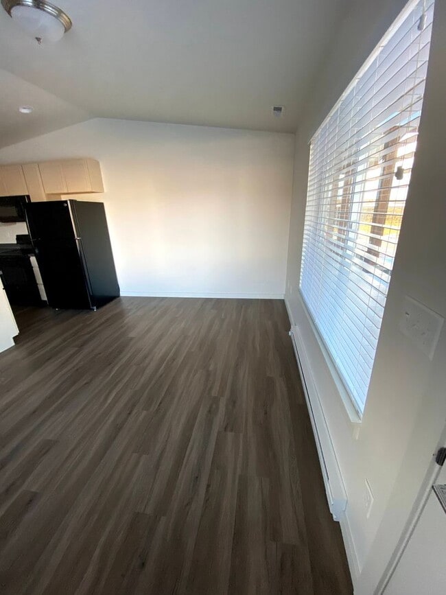 3255 / 3263 Fen Way