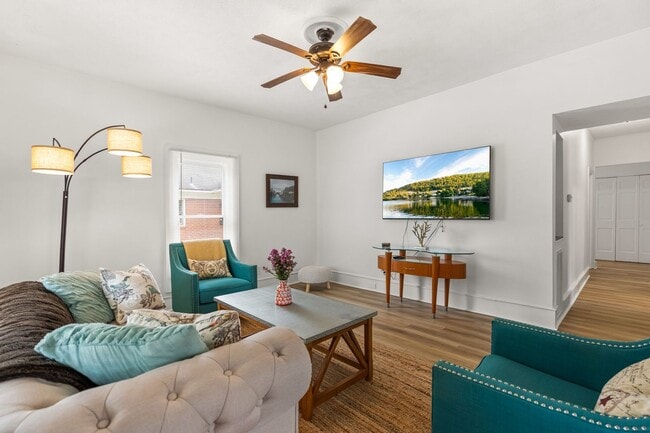 Photo - 206 E Geer St