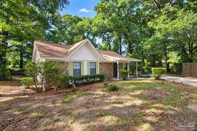 Photo - 405 Cornwall Cir