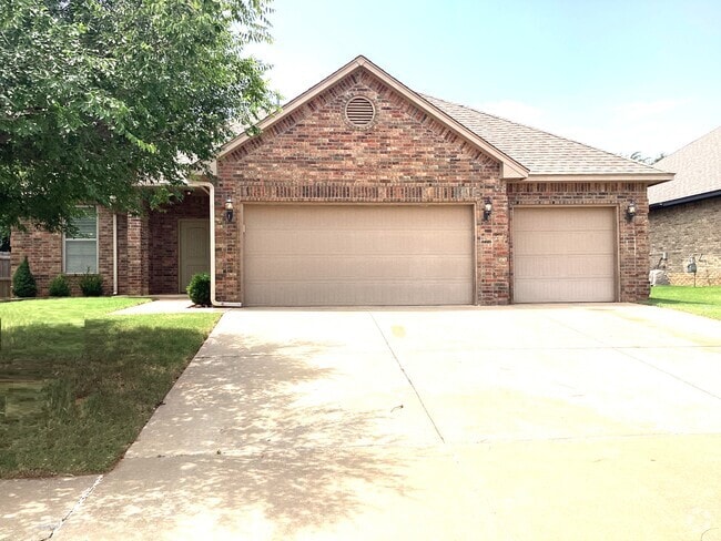 Building Photo - 201 Kimberly Dr Rental