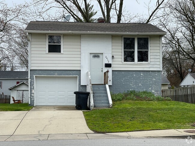 Building Photo - 2 Bedroom Home