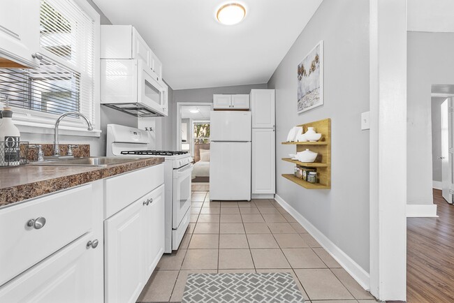 Photo - 2345 Gaebler Ave