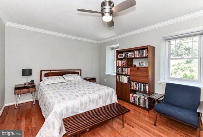 Photo - 22 W Chapman St
