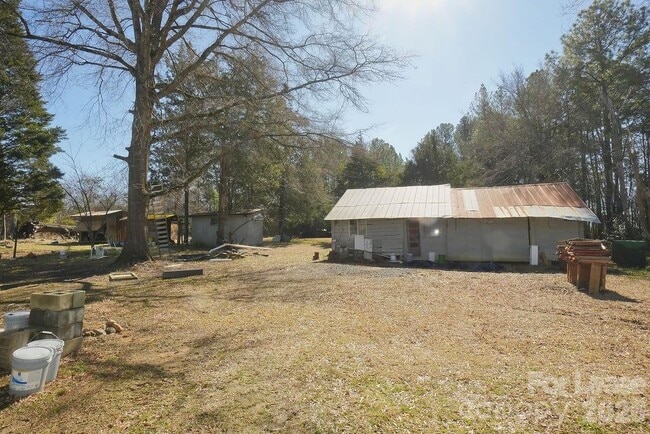 Photo - 909 Fisher St