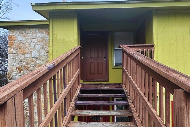 Building Photo - 2202 Tabor Ct