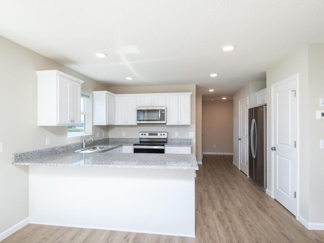 Photo - 915 Ash St NE