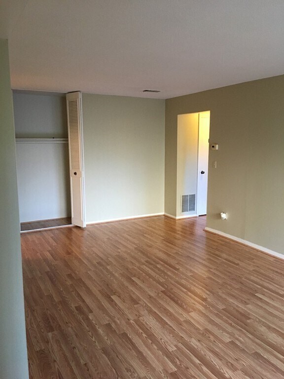 Photo - 46 Shrewsbury Green Dr Unit B