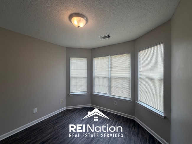 MOVE-IN READY! | Vaulted Ceilings, Bay Window & Appliances Included! | 3 Bed / 2 Bath