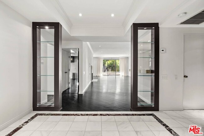 1210 Kings Rd Unit 104