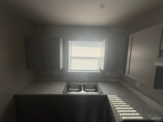 Photo - 1420 Langley Ave