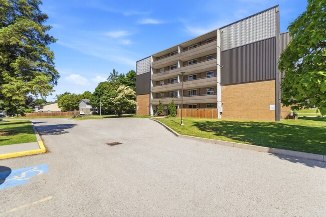 Photo - Lakeview Towers Apartments