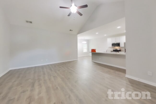 Photo - 713 W Coker Way