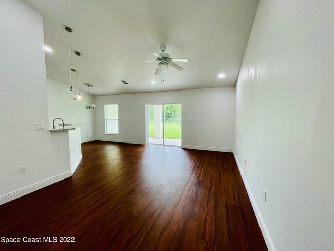 Photo - 1642 Javier St