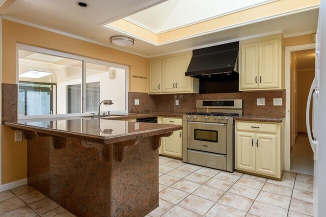 Photo - 1811 Randall Rd